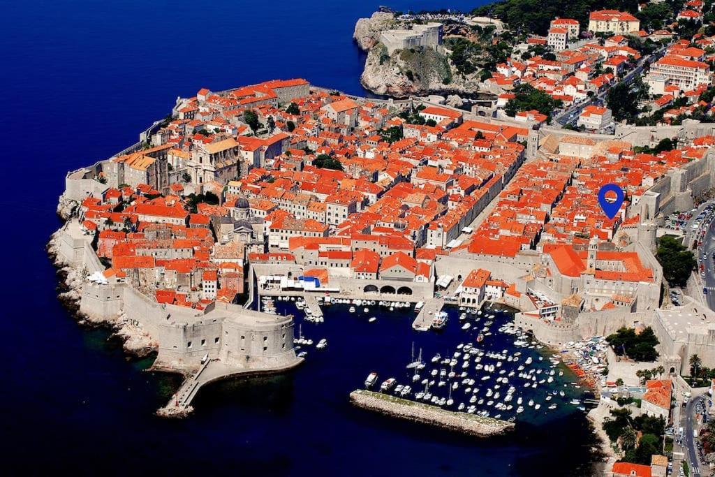 Throne I * Ragusa